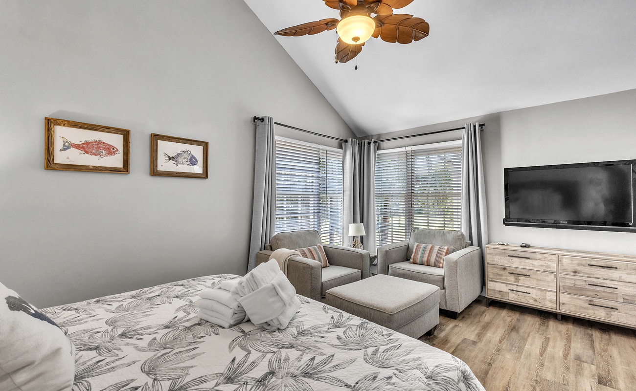 Primary Suite with King Bed and En-Suite Bathroom