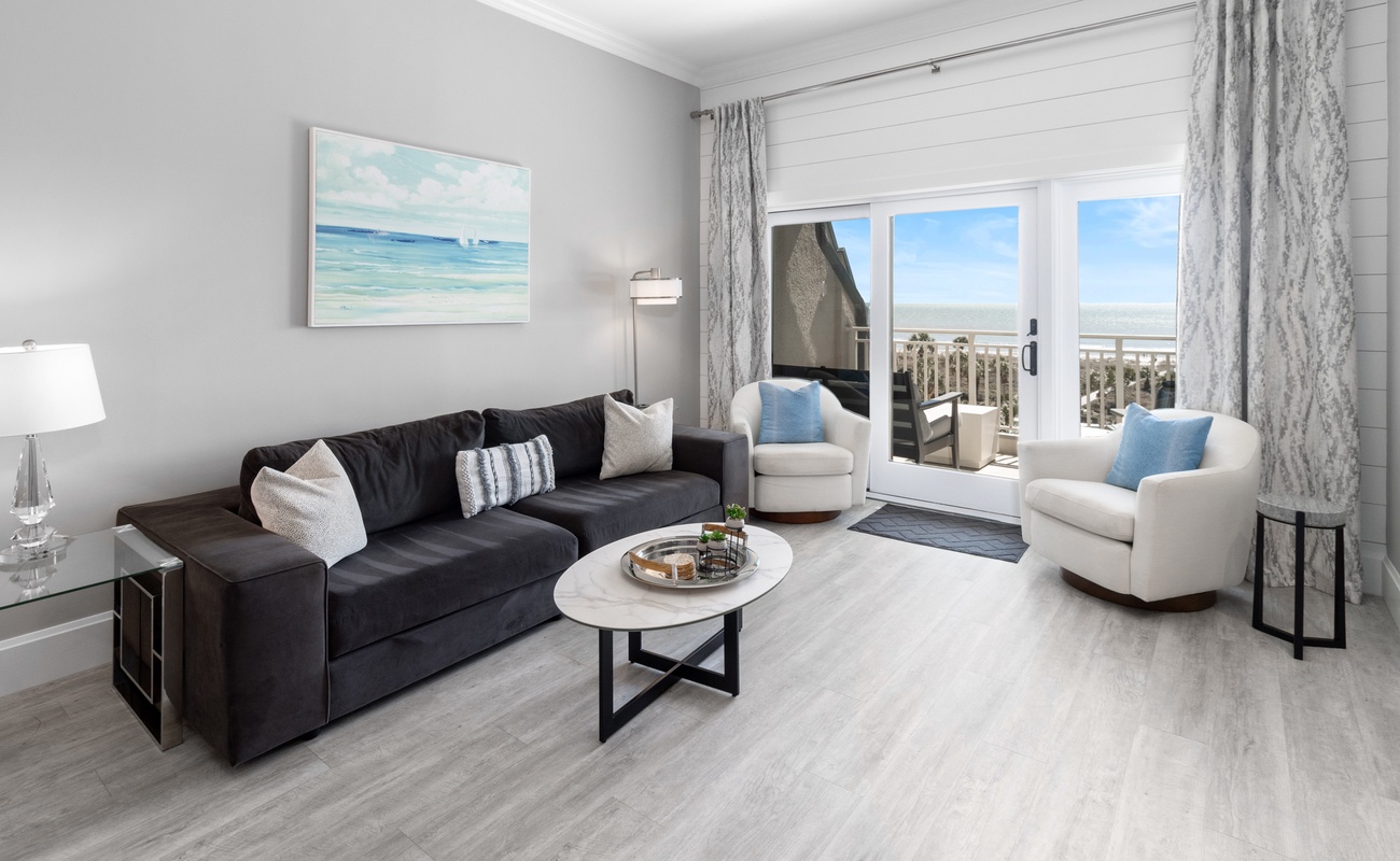 Open Living Space with Fantastic View!