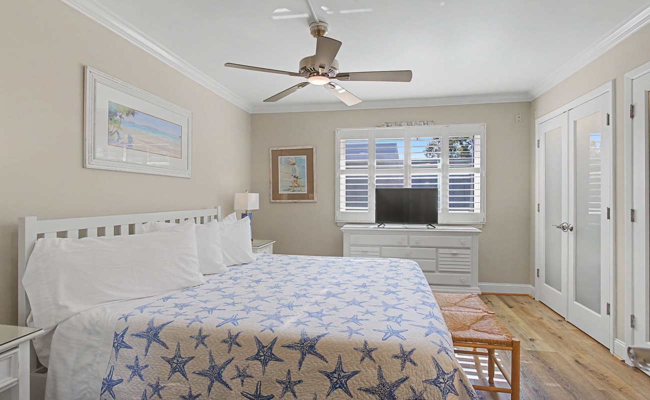 Drift off to sleep in this serene coastal bedroom, where starfish-patterned linens and ocean artwork create your perfect seaside retreat.