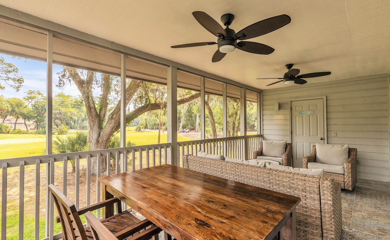 Large Screened Deck with Golf Course Views