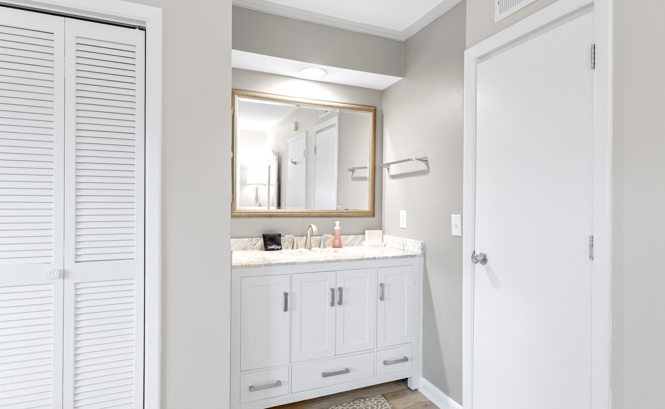 Primary Suite with King Bed and En-Suite Bathroom