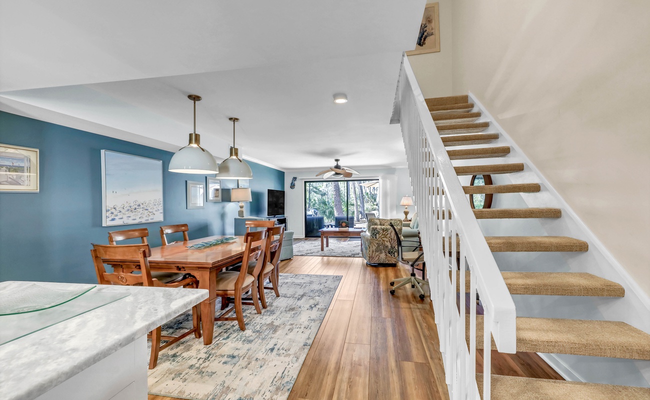 Kitchen and Breakfast Bar