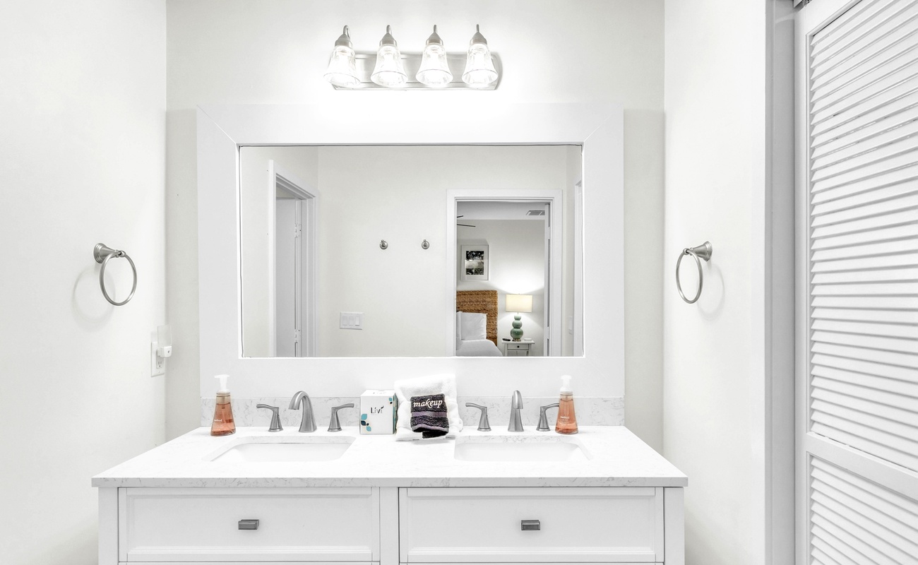 Primary En-Suite Bathroom