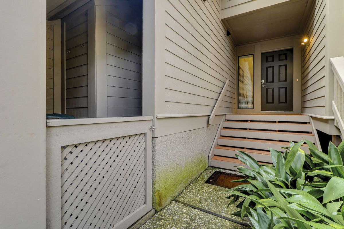 Front Entry to 2549 Gleneagle Green