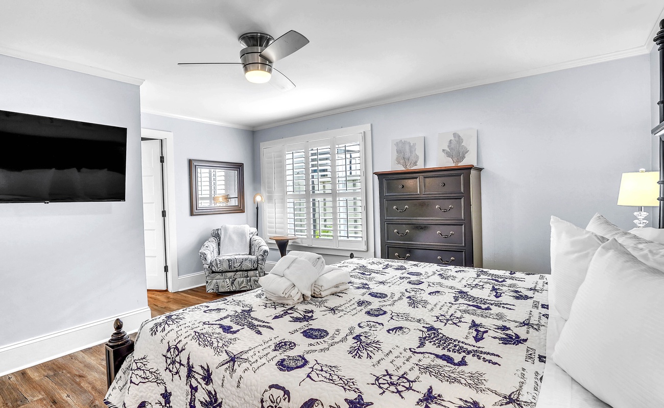 Primary Suite with King Bed and En-Suite Bathroom