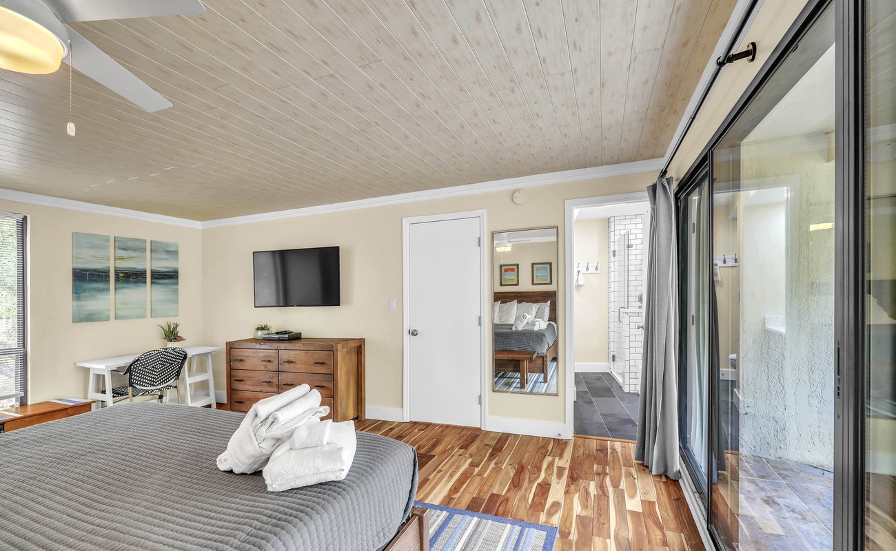 Primary Suite with King Bed and En-Suite Bathroom