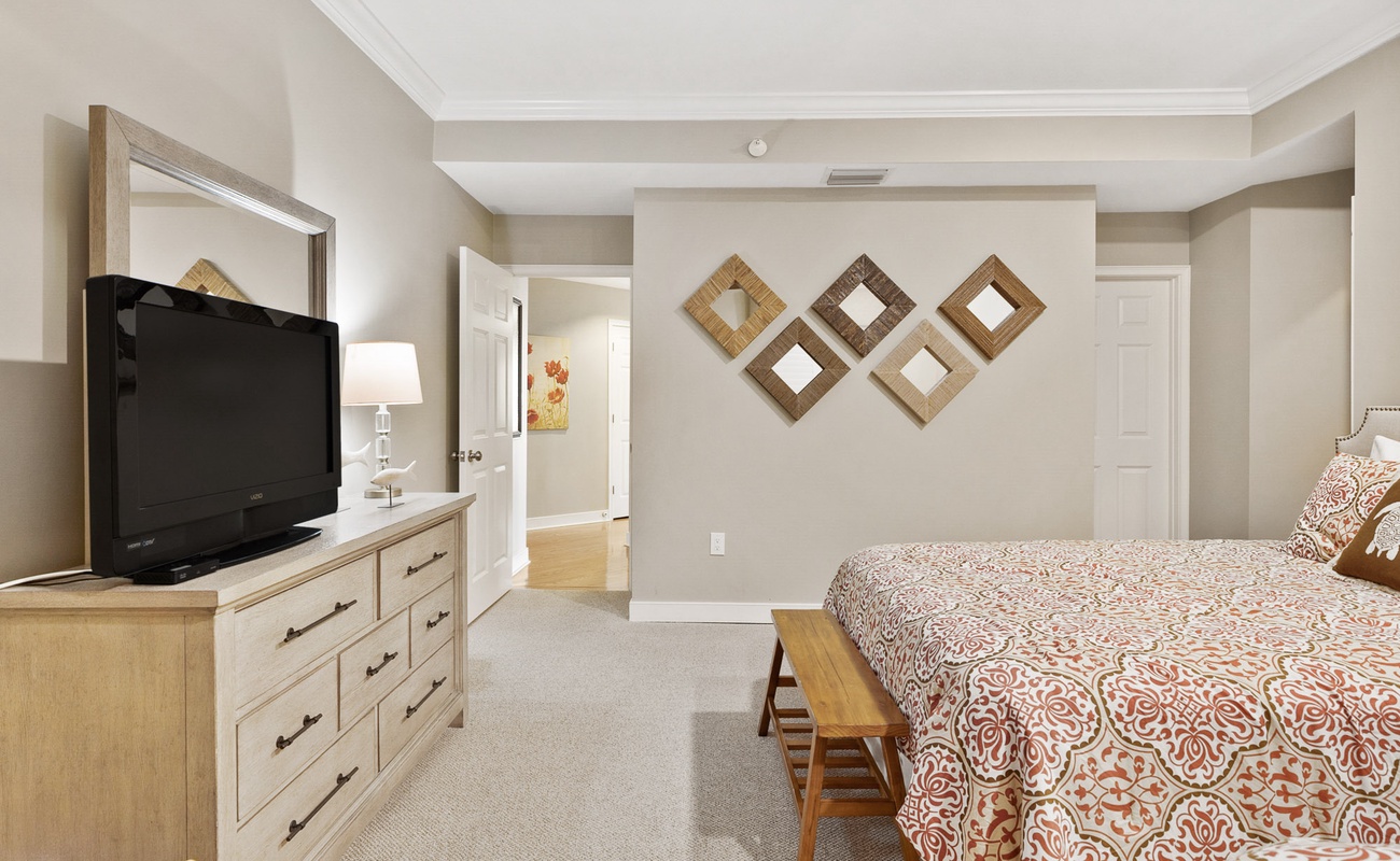 Guest Bedroom Suite with 2 Queens