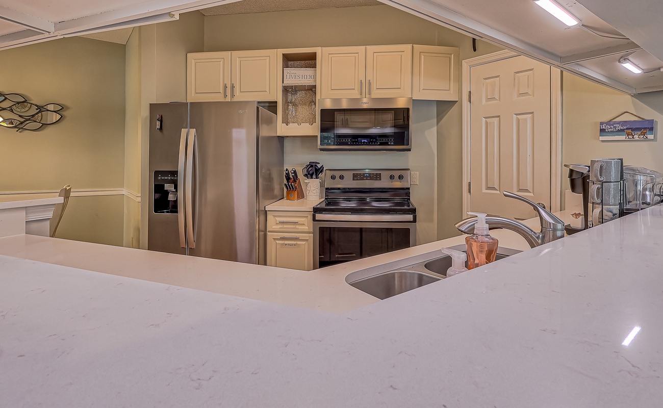 Kitchen with Breakfast Bar