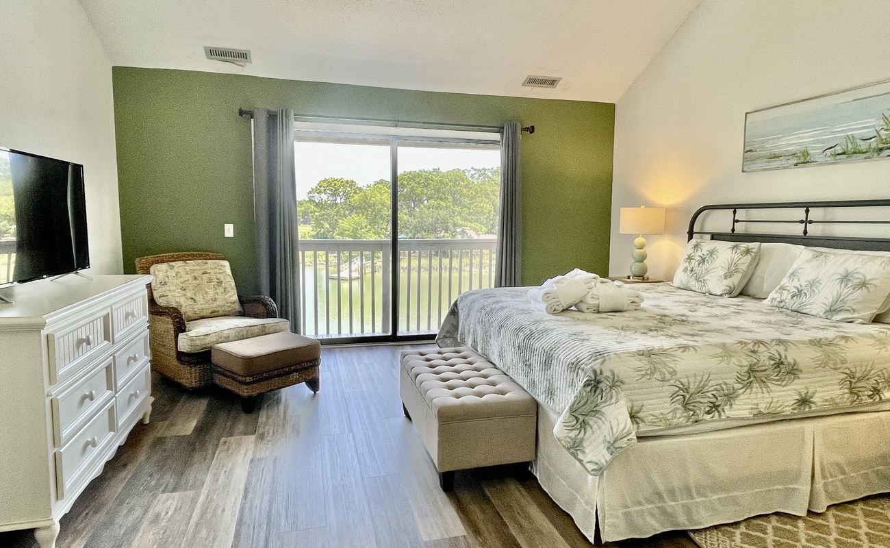 3rd Floor King Suite with Bathroom