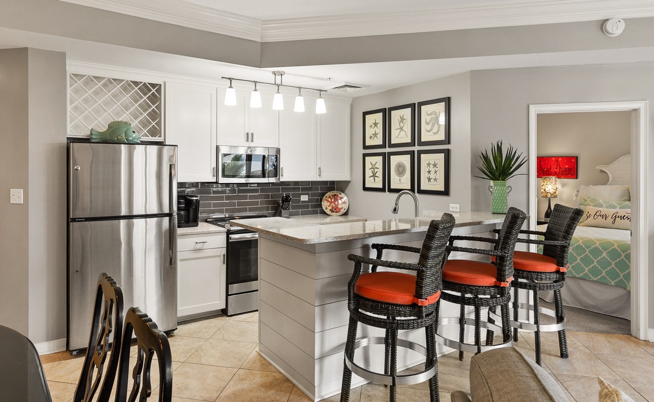 Kitchen with Breakfast Bar Seats 3