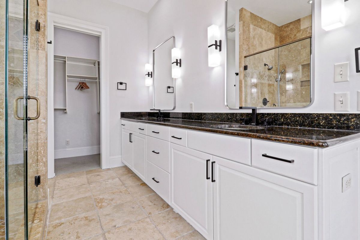 Double vanity and walk-in closet
