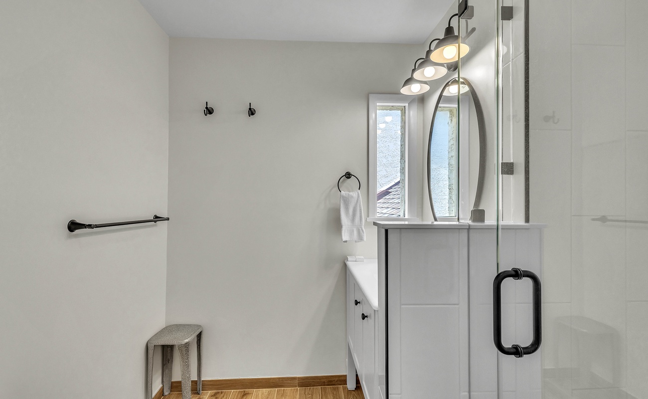 Primary En-Suite Bathroom