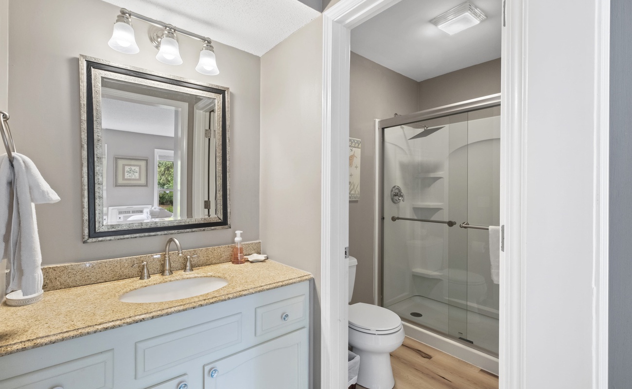 Downstairs Queen Suite Bathroom