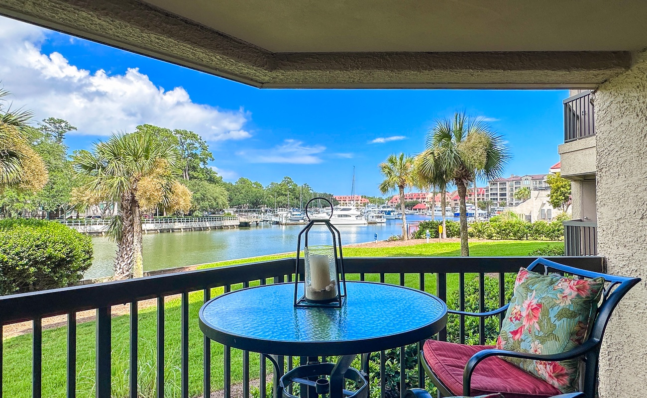 206 Captain's Quarters Photo