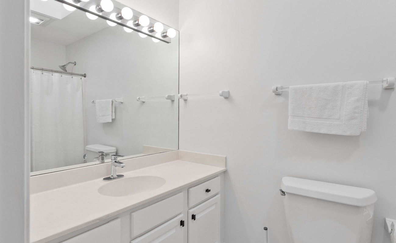 Guest Queen Suite Bathroom