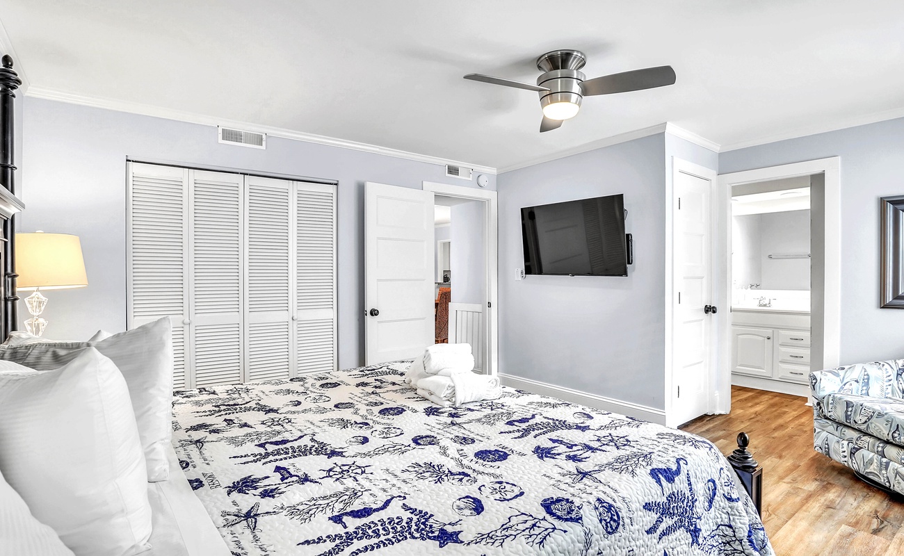 Primary Suite with King Bed and En-Suite Bathroom