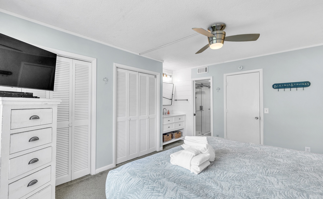 Primary Bedroom with King Bed and En-Suite Bathroom