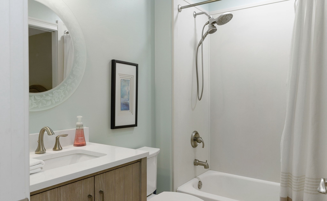 Upstairs Queen Suite Bathroom