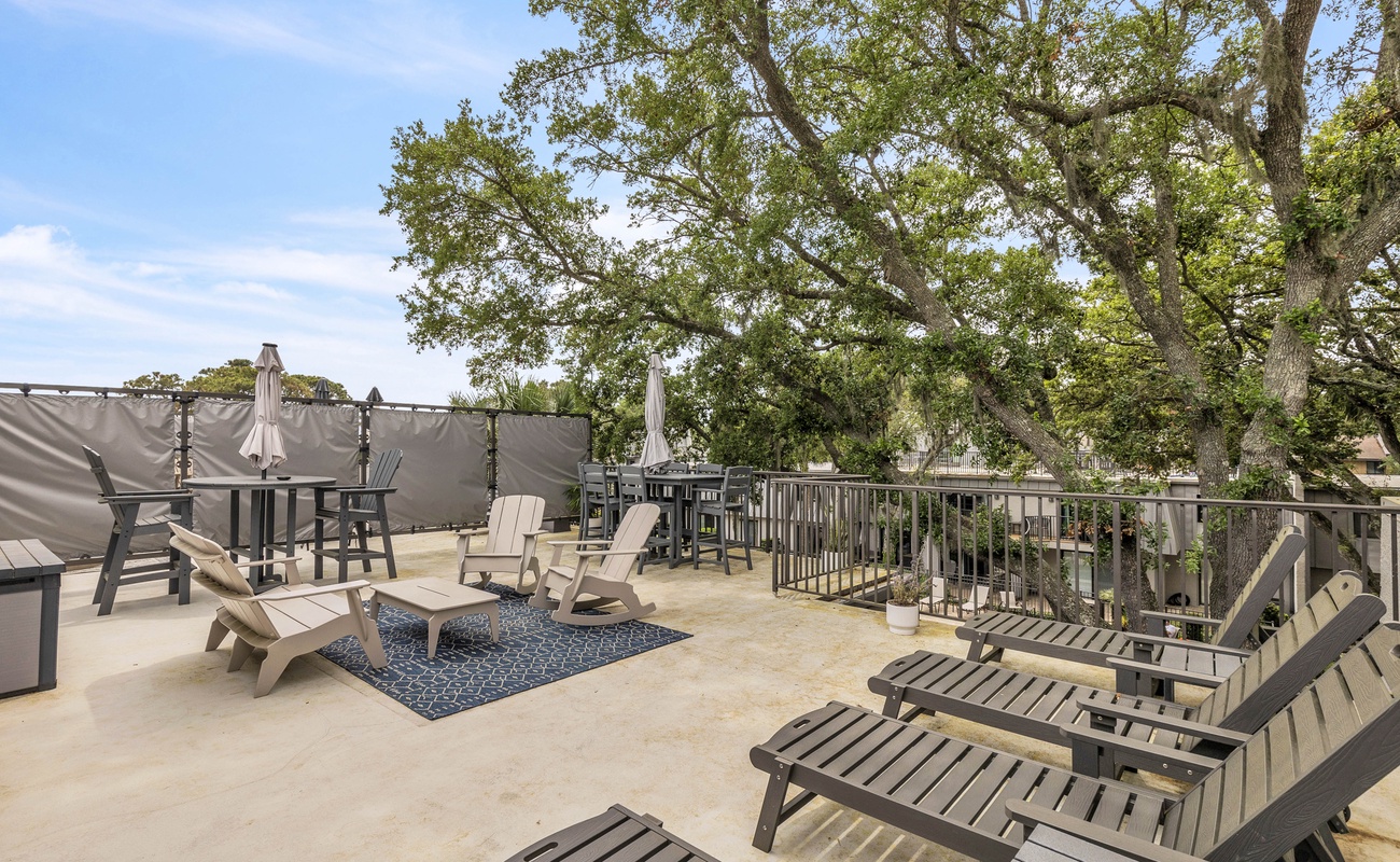 Private Top Deck Overlooking Community Pool