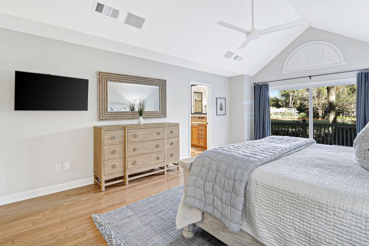 Primary Suite with King Bed and En-Suite Bathroom