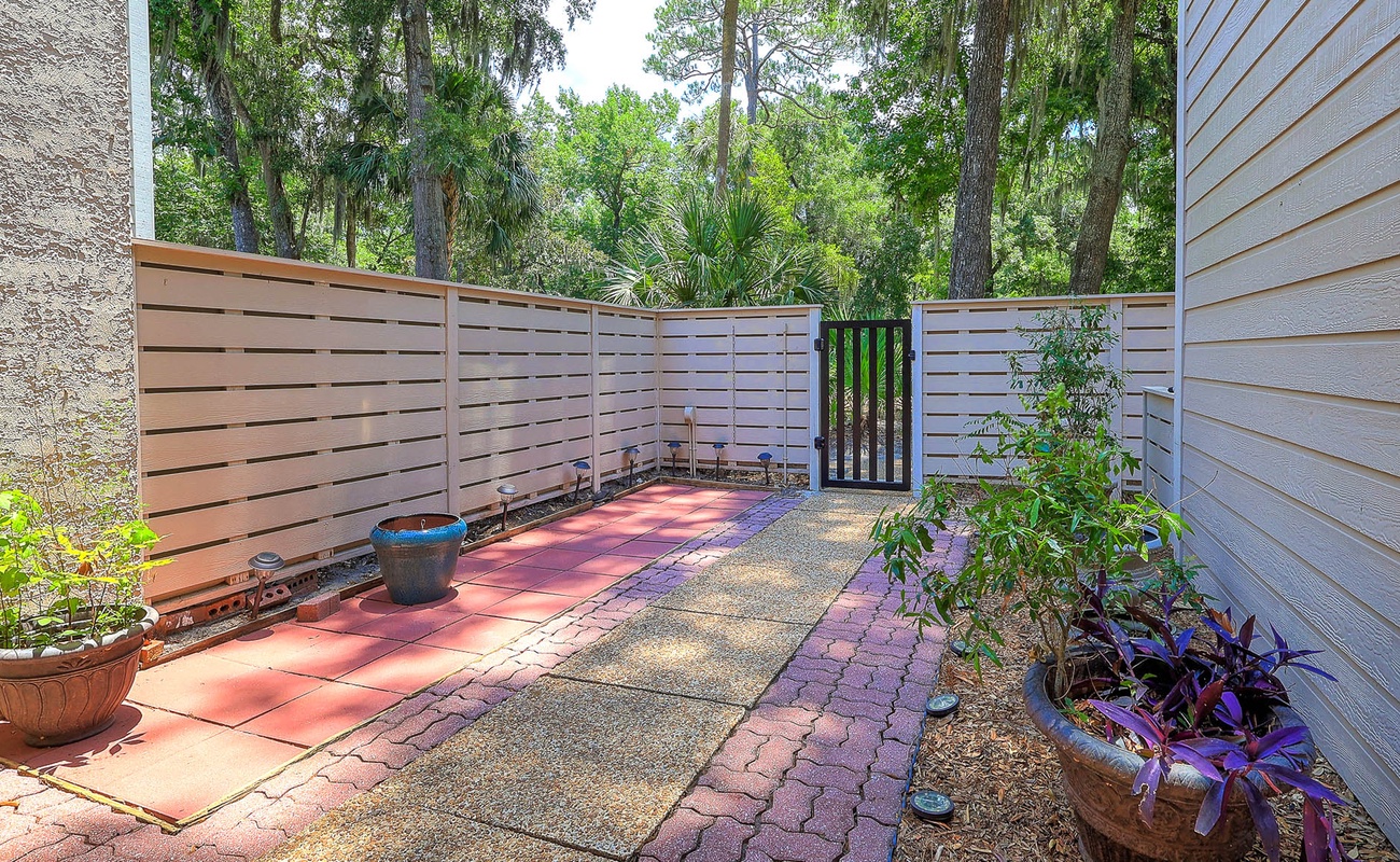 Front Courtyard with Outdoor Shower