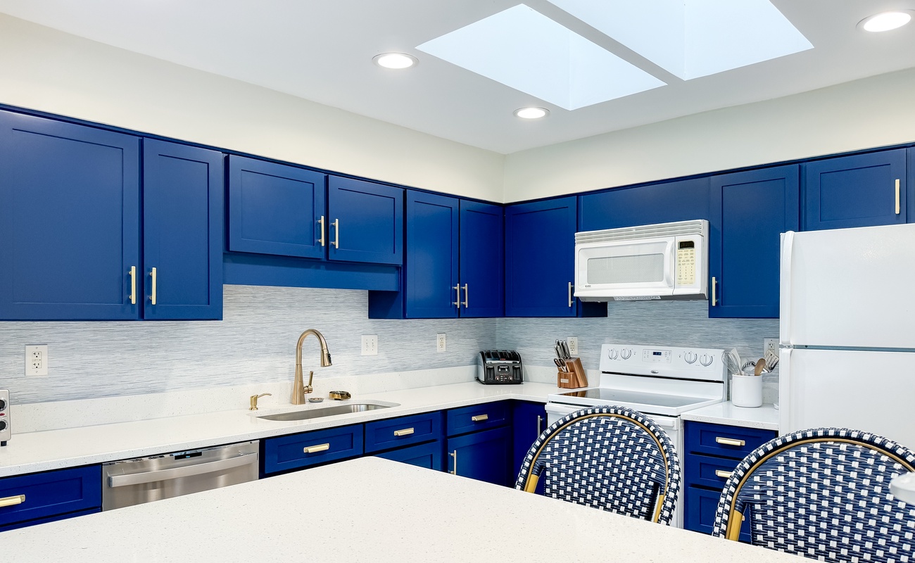 Kitchen with Large Breakfast bar