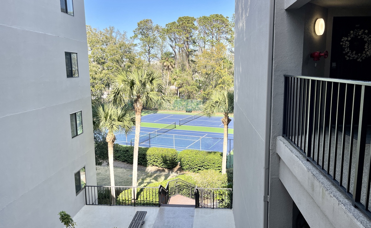 Courtyard to Tennis Courts