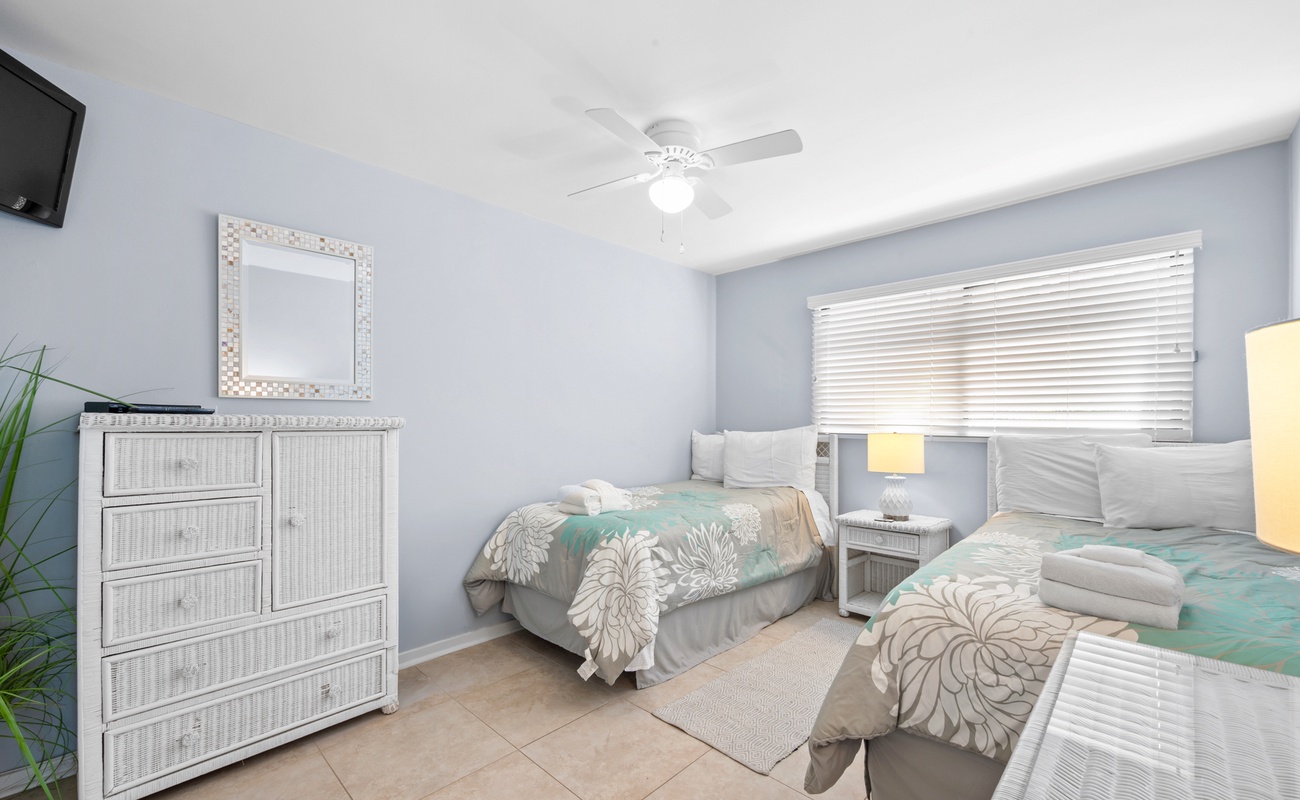 Guest Bedroom with Twin Beds