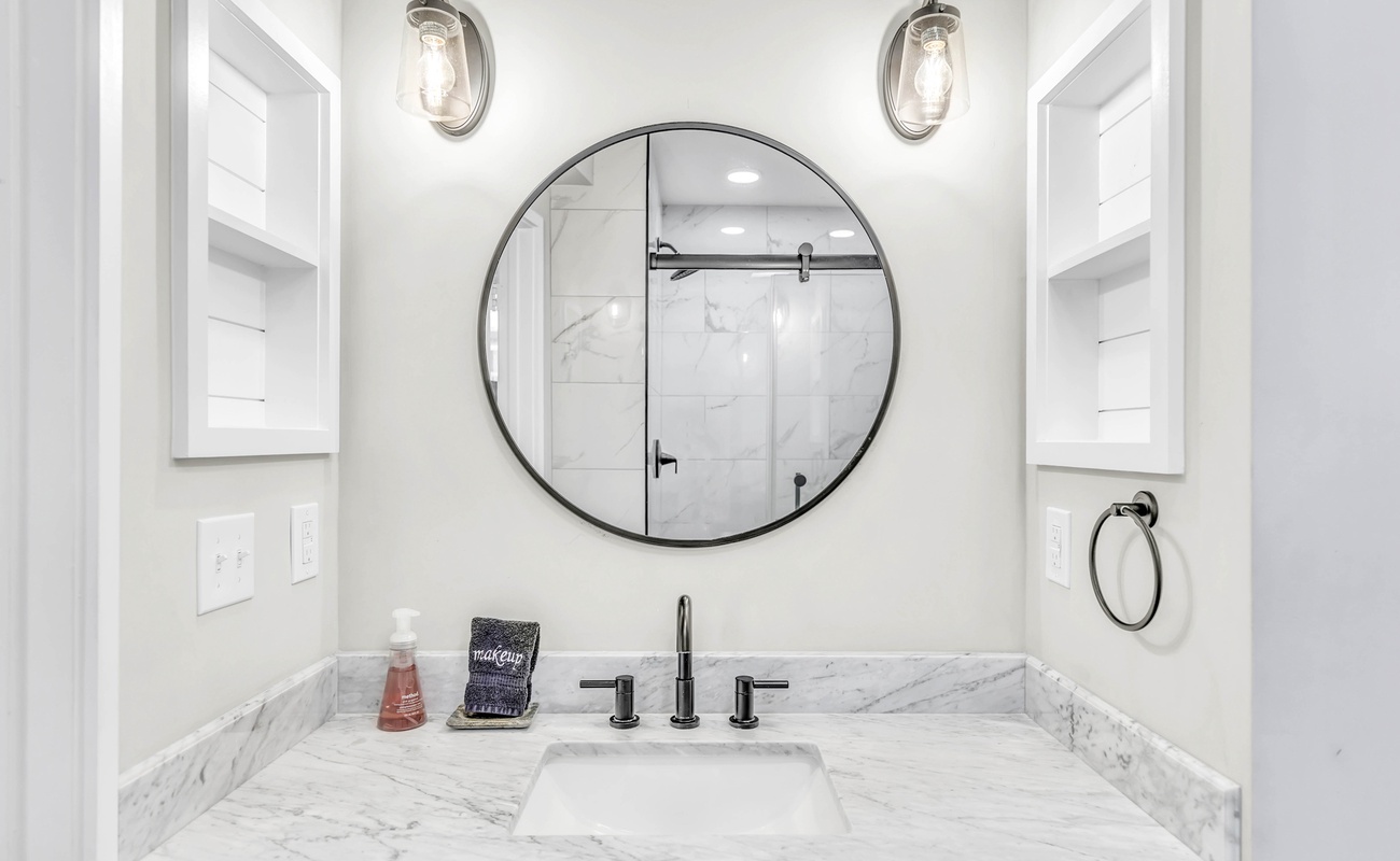 Primary En-Suite Bathroom