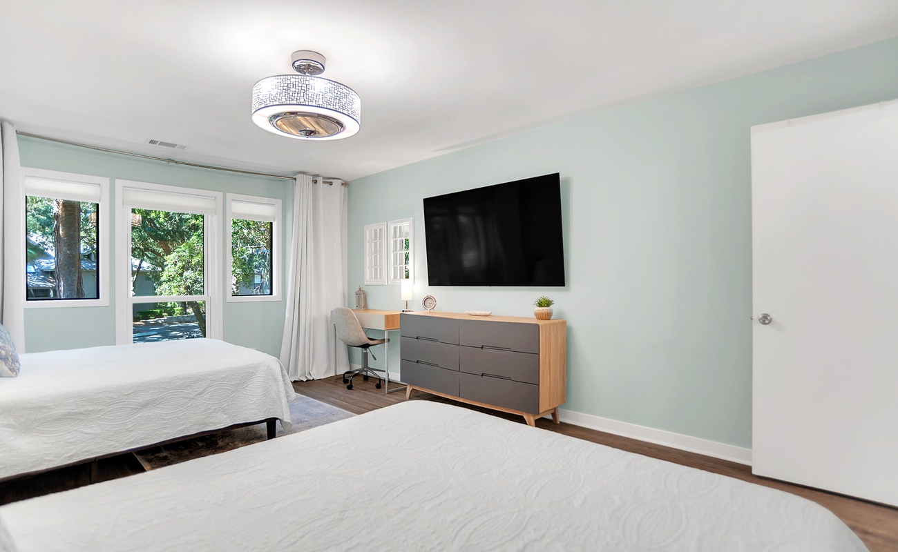 Guest Bedroom with Queen Beds and En-Suite Bathroom