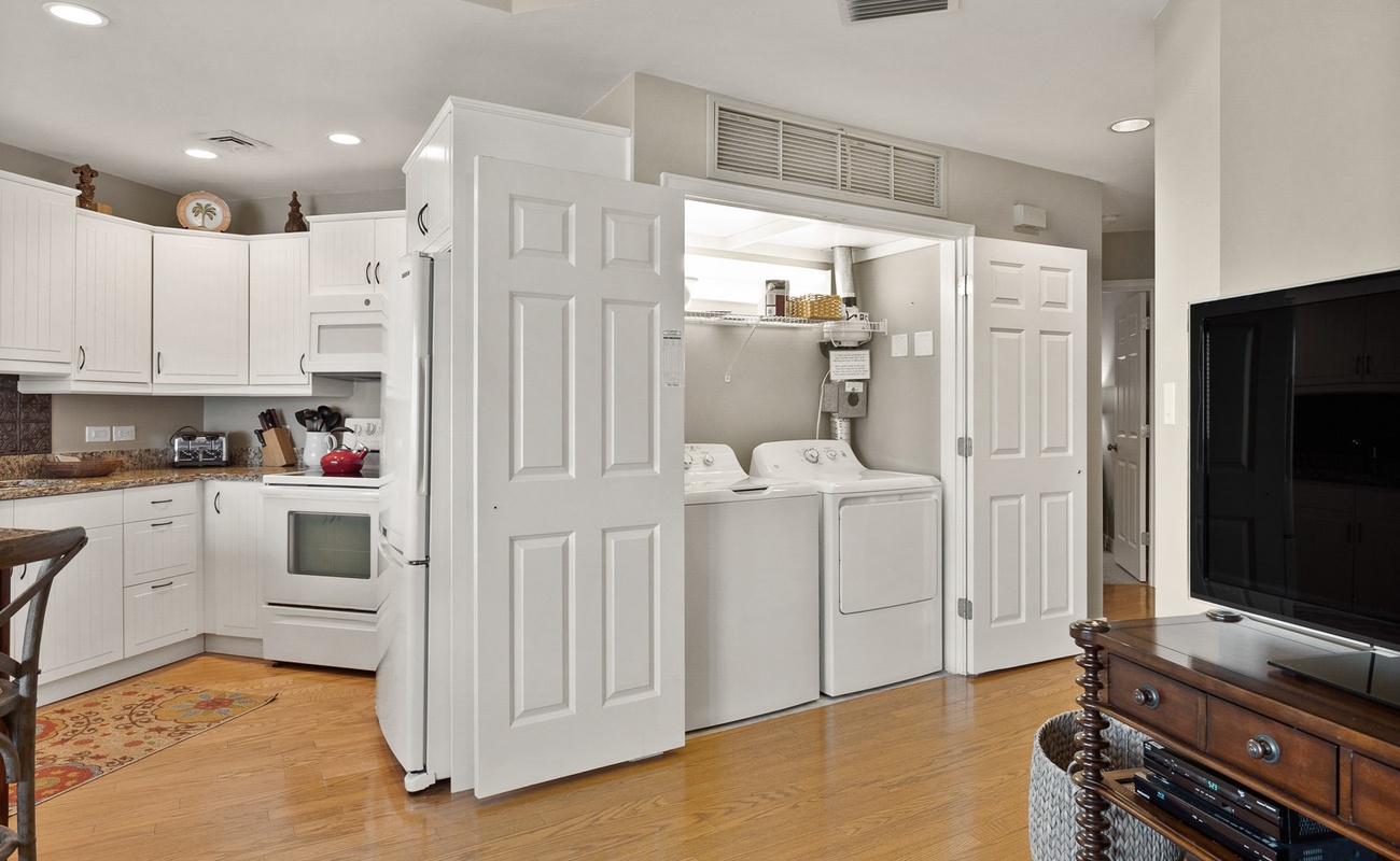 Laundry with Full Washer/Dryer