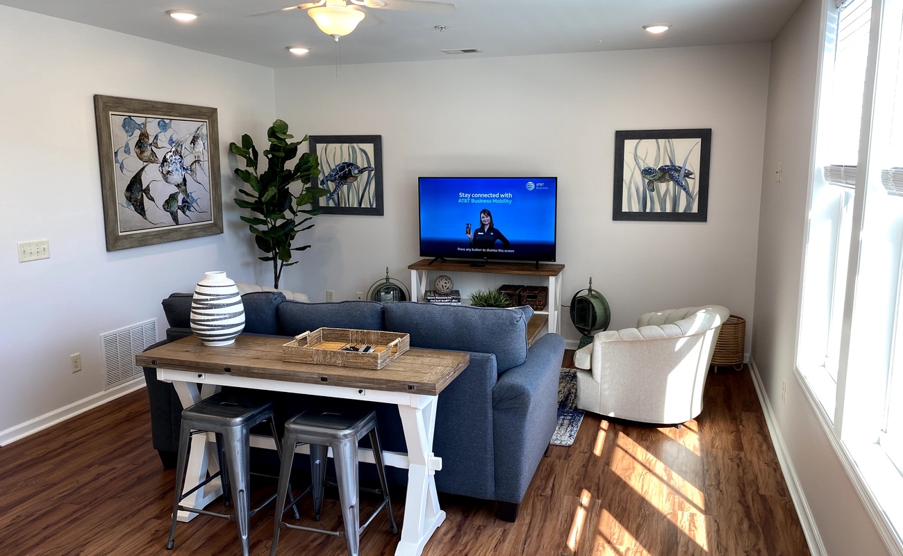 Living Area/Dining Area