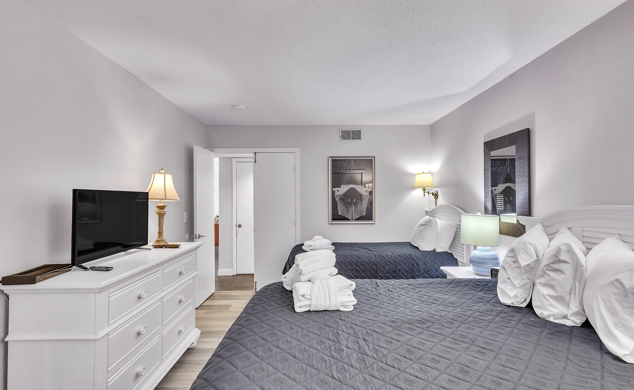 Guest Bedroom with Queen and Twin Bed