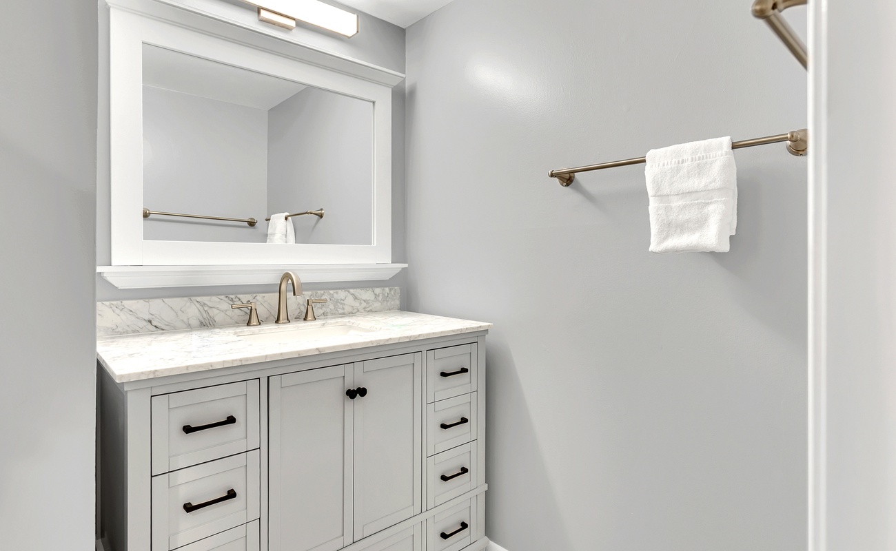 Primary En-Suite Bathroom