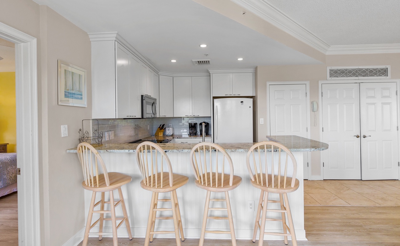 Kitchen and Breakfast Bar