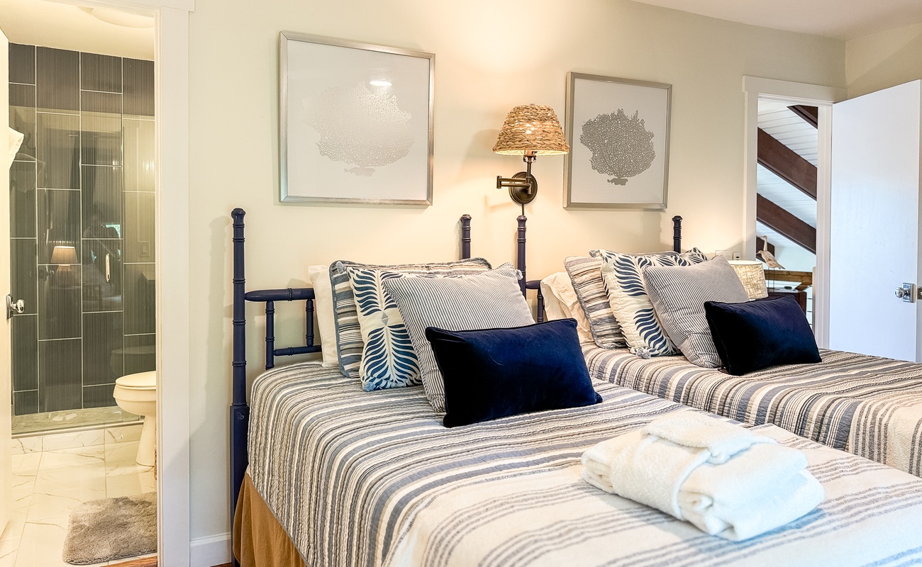 Double Twin Suite & Bathroom