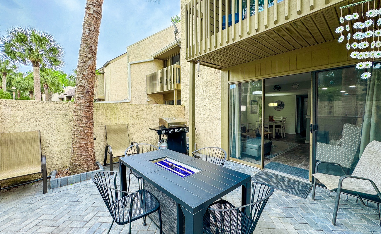 Private Courtyard with Grill and Access to Pool