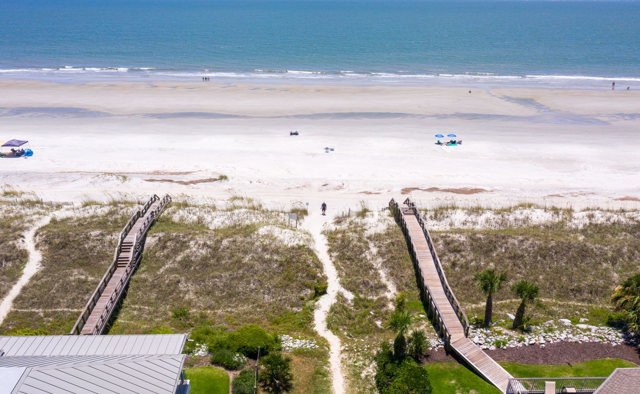 Just Steps to the Beach! (Second Row from Ocean)