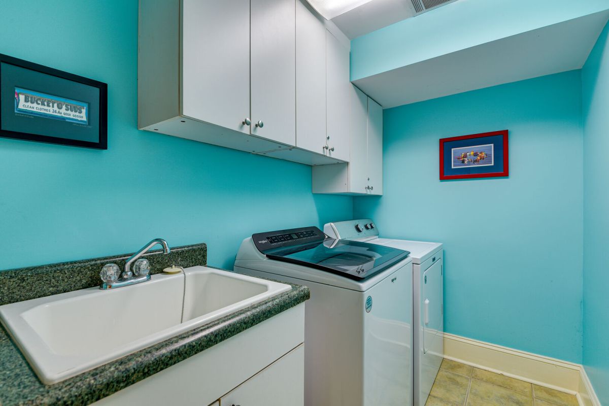 Laundry Room (1st Floor)