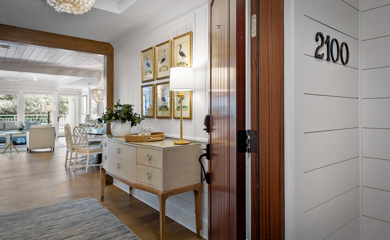 Welcome to 2100 SeaCrest