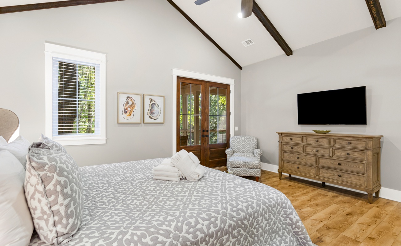 Primary Suite on First Floor with King Bed, En-Suite Bathroom, and Access to Wraparound Porch