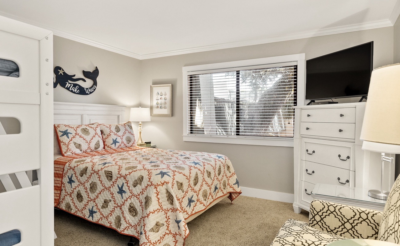 Queen/Twin Bedroom #2 with Private Bath