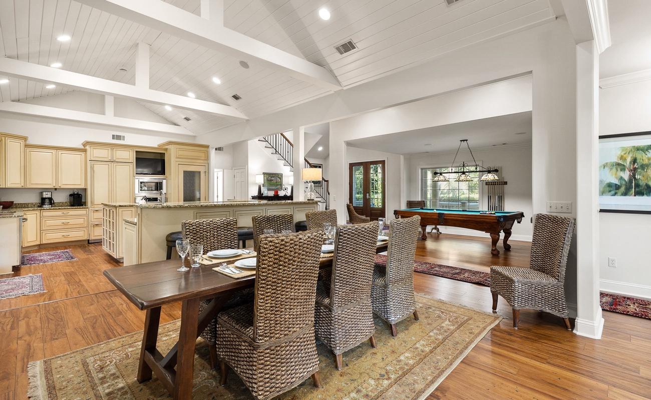 Dining Area to Kitchen