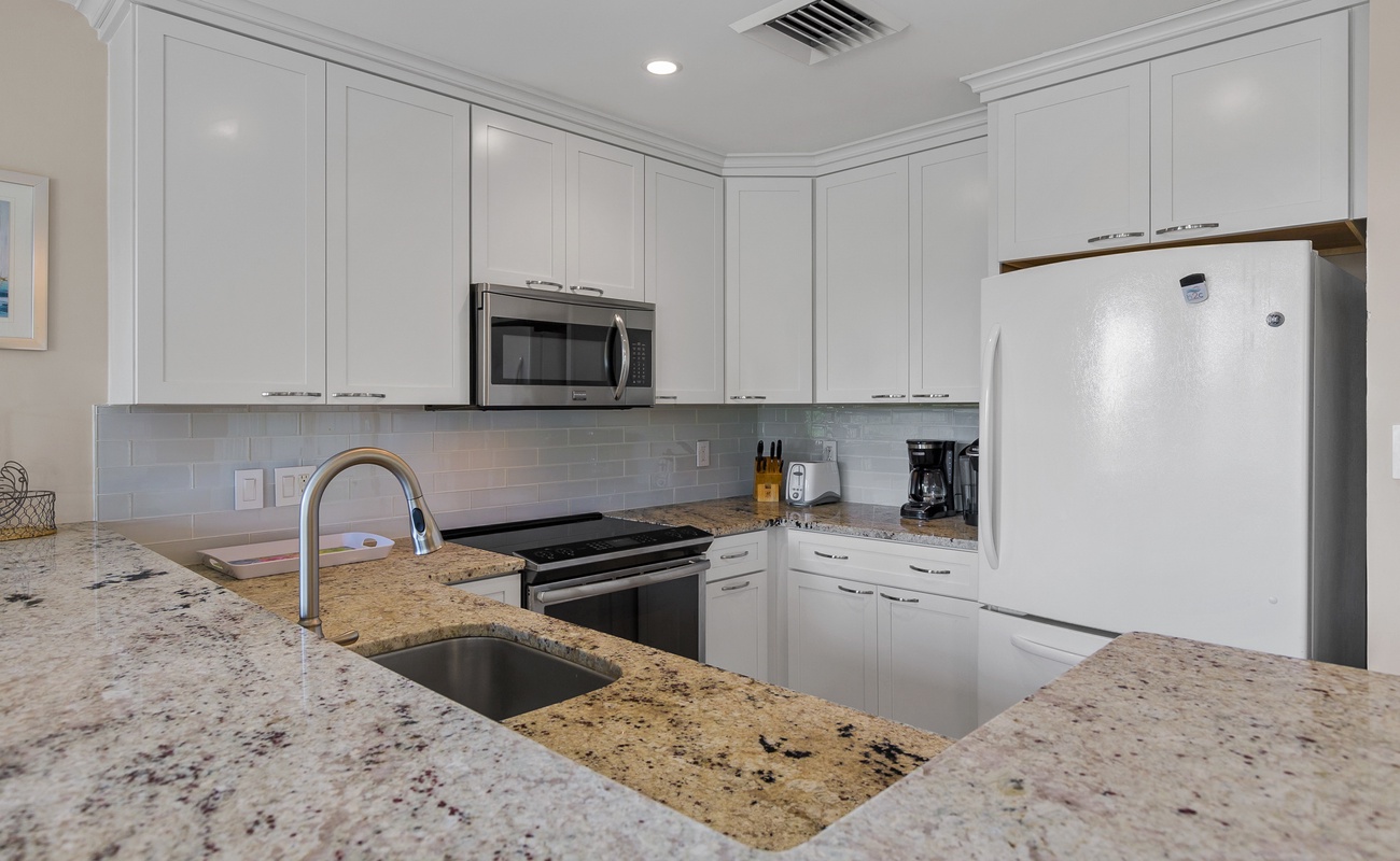 Kitchen and Breakfast Bar