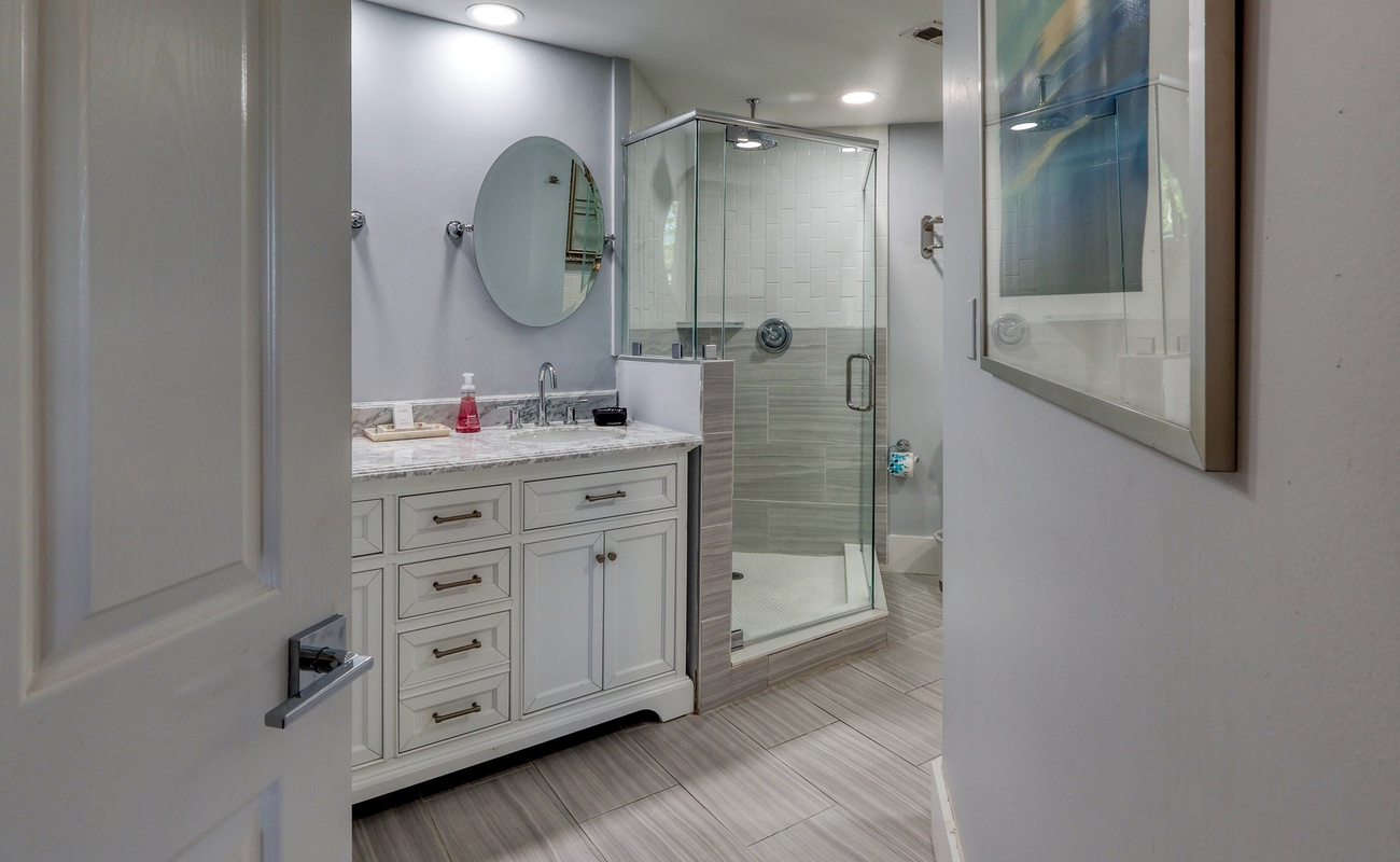 Primary Suite Bathroom