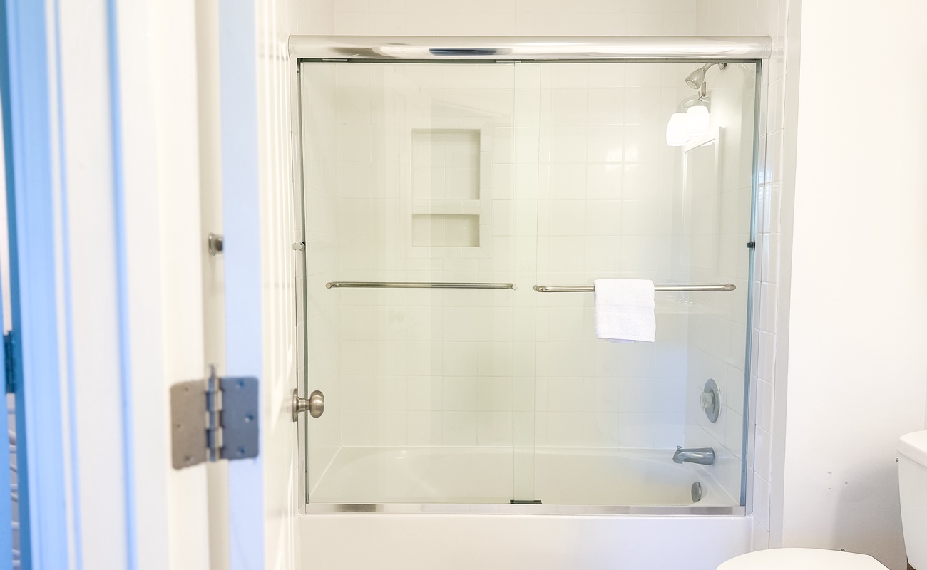 Guest Queen Suite Bathroom