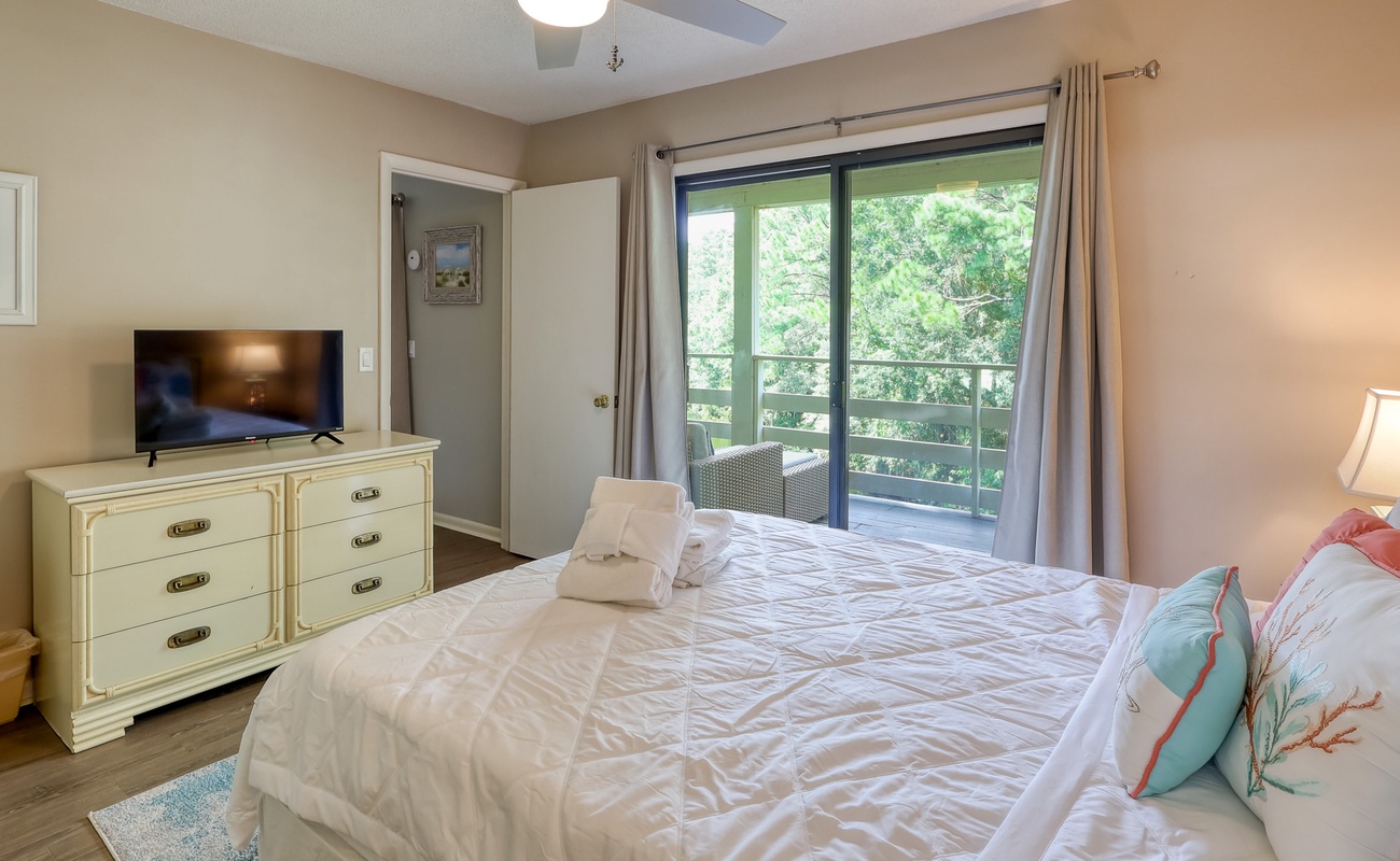 Primary Suite with Queen Bed