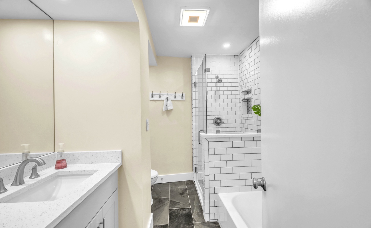 Primary En-Suite Bathroom