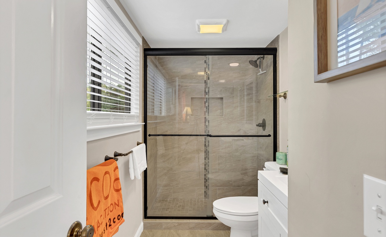 Primary En-Suite Bathroom