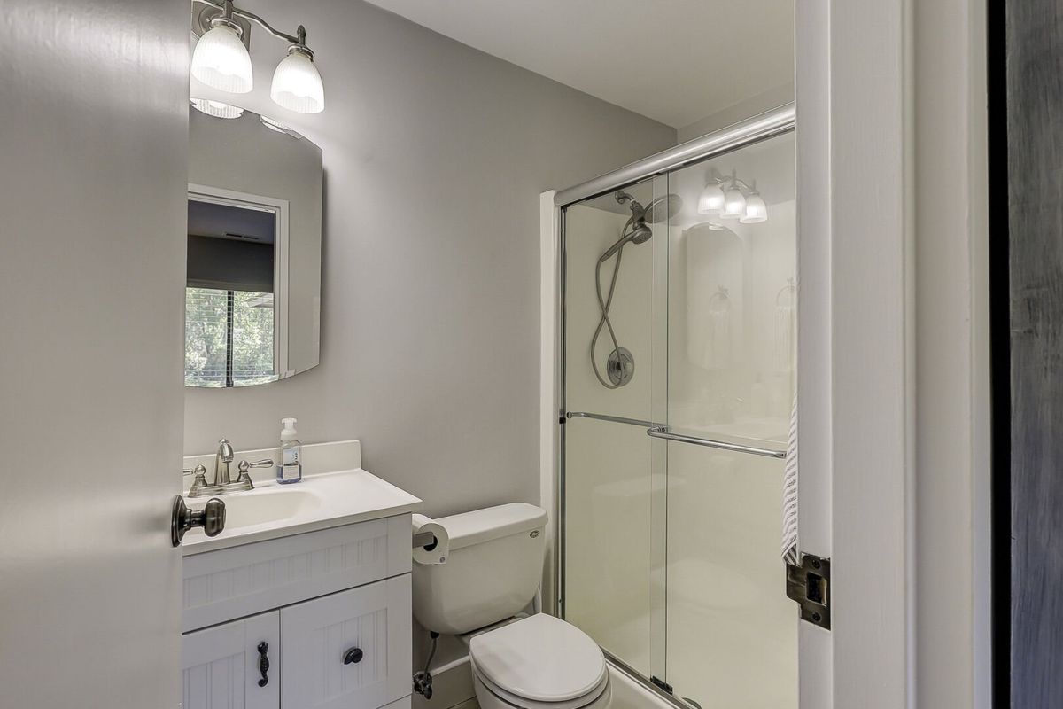 Primary En-Suite Bathroom